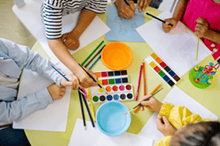 Materiali didattici creativi e accessori per la scuola su DMwebShop, tempere, pennelli, colori e articoli per la pausa pranzo