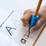 Impugnatura per matite triangolare gomma colori assortiti - 25609 - 1