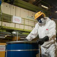 Semimaschera 4255+ - senza manutenzione - FFA2P3 RD - 3M - 7100219795 - 7100113101 - 5902658117329 - DMwebShop - 1